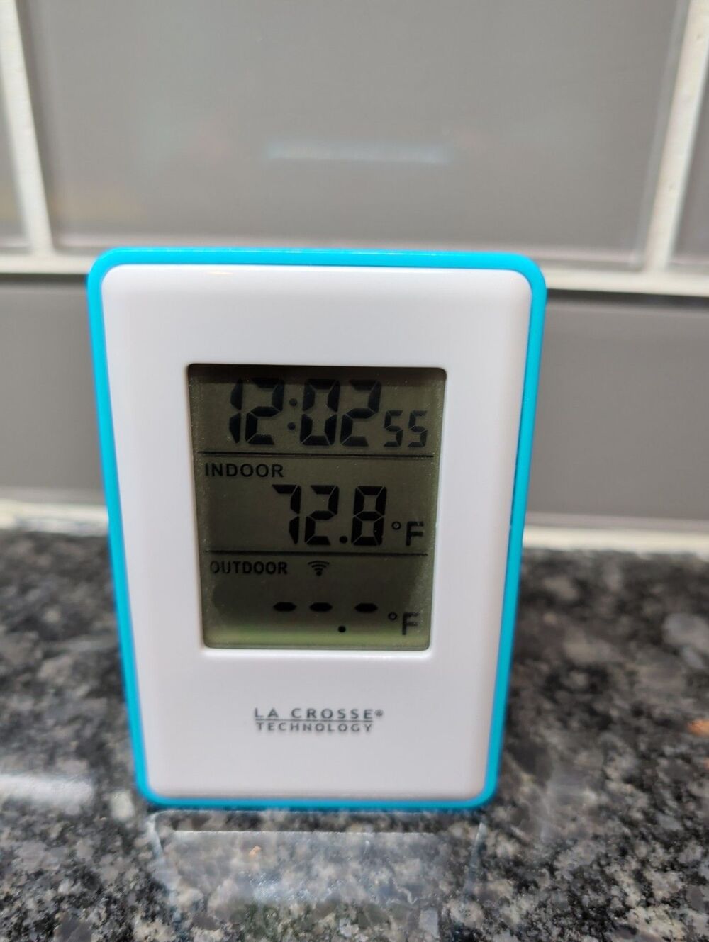 308-1910 La Crosse Technology Indoor Temperature & Humidity Station - Unit Only